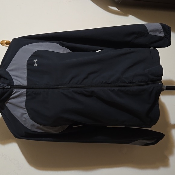 Under Armour Other - Under Armour Men Sz Sm Black Lightweight Full Zip-Up Windbreaker Inside Pockets